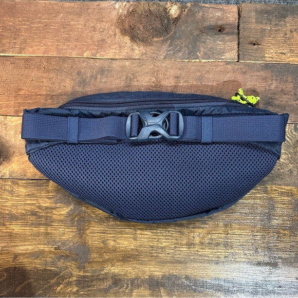 New LL Bean Stowaway Hip Pack Hiking Bag Fanny Waist Navy - Picture 2 of 7